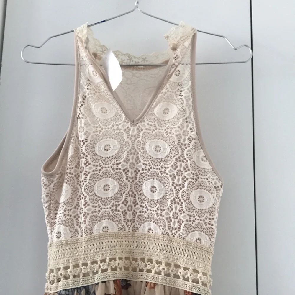 Lace floral dress size medium - Picture 7 of 10